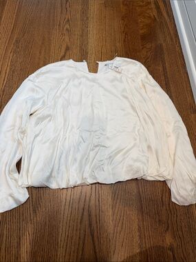 Women's White Long-Sleeve Blouse - Lightweight bubble Top